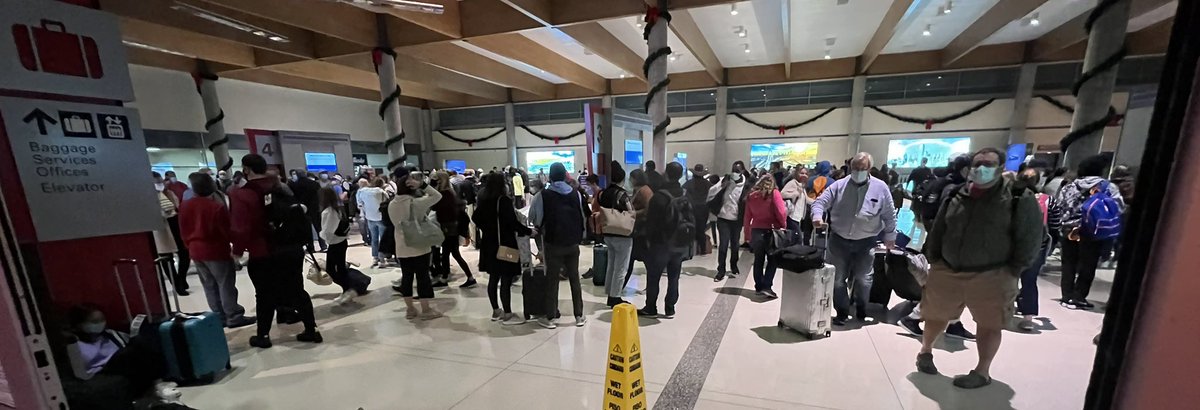 ArtifactureLabs's tweet photo. Always the scariest COVID situation of our trip. @DallasLoveField #baggageclaim https://t.co/StZSov2h3j