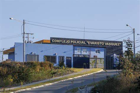 MedardoMairena's tweet photo. Hoy a casi 6 meses del secuestro de nuestro hermano Medardo Mairena, pudimos verlo. Sigue perdiendo peso para un total de 53 libras. Continúan los interrogatorios como forma de tortura y siguen desconectados de lo que acontece afuera. https://t.co/jf8HovyoeH