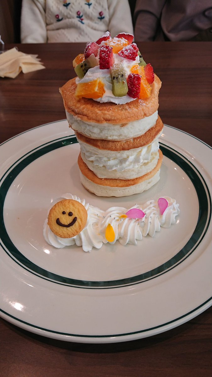 rita95952906's tweet photo. オッサンがこれを食べてみた。
#gramcafe https://t.co/TyLXShF4vY