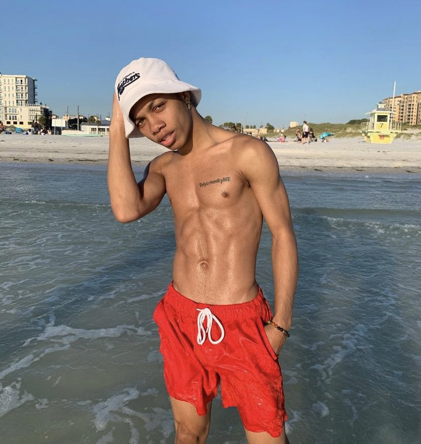 HalfnHalfBaby's tweet photo. 4 of my favorite pics https://t.co/TKuBmIucQv