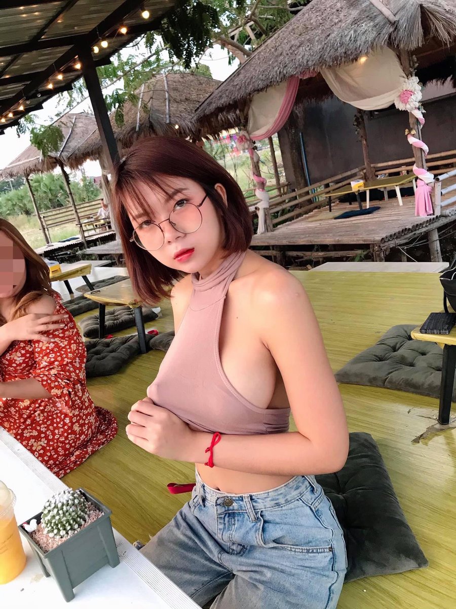 ก็เสื้อมันแน่นอ่ะ 🙈😜💕