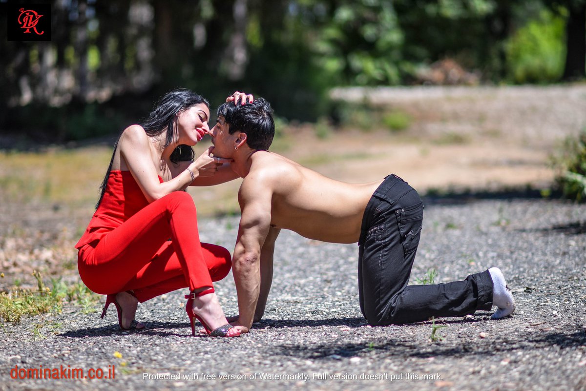 QueenDominaKim's tweet image. Would you like to be in his position? 😋