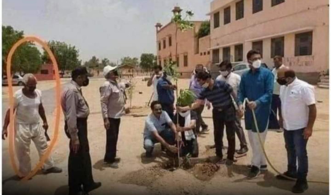 कभी कभी जो लोग वास्तव में काम करते
  वे तस्वीर में नहीं दिखाई देते
              😕😕