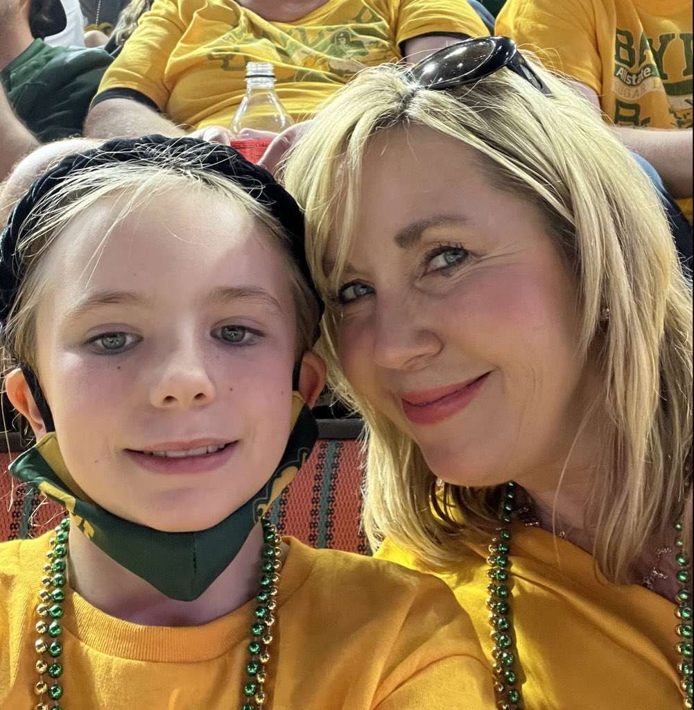 DebCarson's tweet image. Let’s go Bears! #SugarBowl #Sicem #geauxgold #HappyNewYear2022