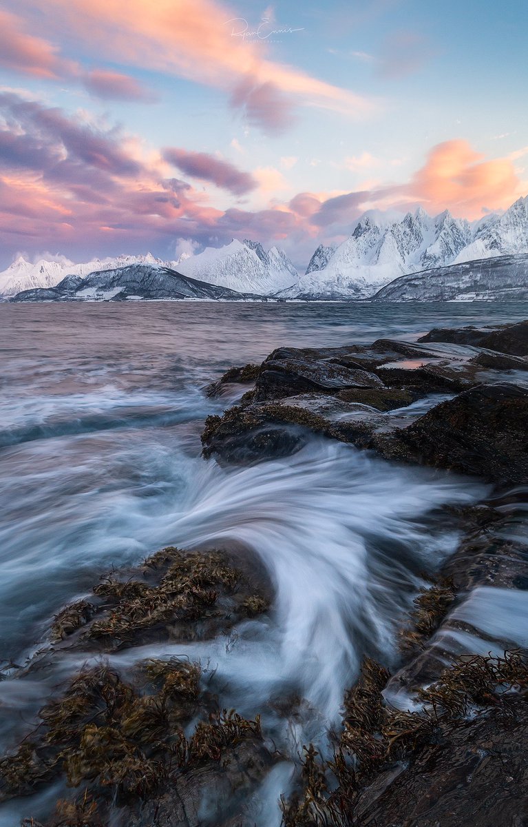 ryanennisphoto's tweet photo. The little fishing village of Oldervik is a great vantage point to view the spectacular Lyngen Alps in northern Norway.

@visitnorway @VisitTromso @NikonEurope https://t.co/LKZ1ZPDoKH