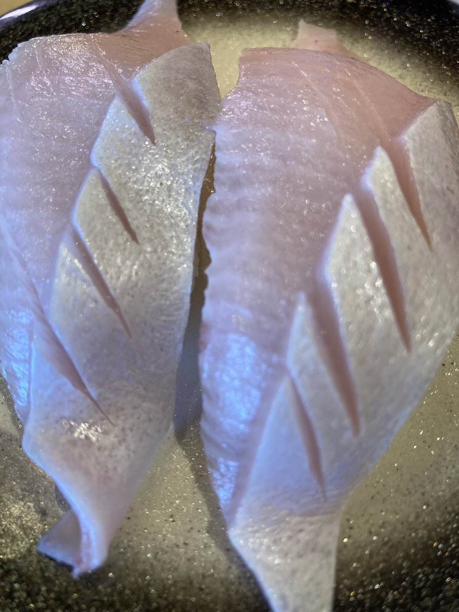 Py91W4d's tweet photo. 新年
やっぱり寿司だよー🍣
サカグチケン
#サカグチケン
#design_jacket
#KenSakaguchi
#ロックをデザインする男
#新年2022
#寿司 https://t.co/JBJrqZFAZM