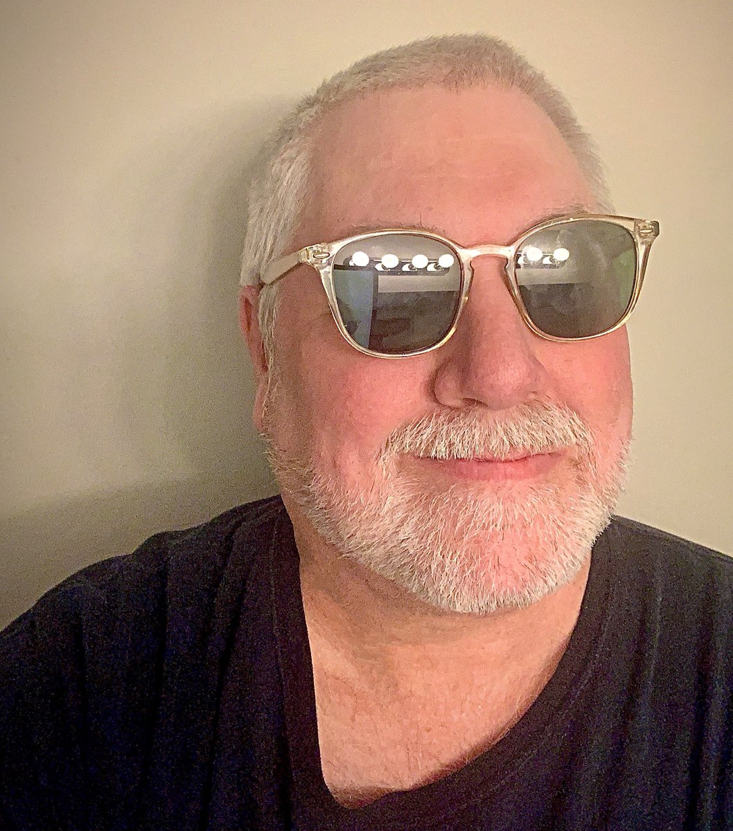 marcparker's tweet image. When did I become Johnny Quest's father, Race Quest?
😂🤣😂

#NewYear2022 #NewLook2022 #JohnnyQuest