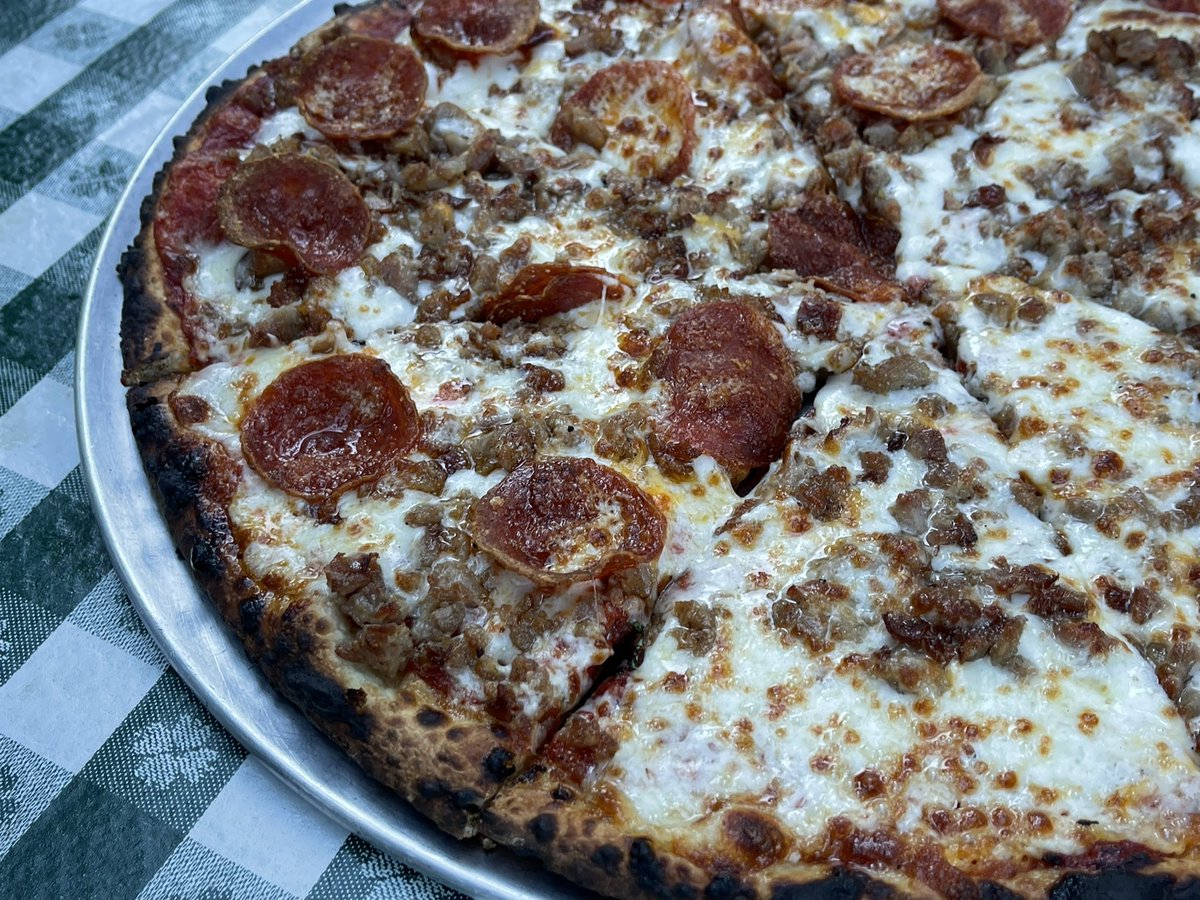 losgatosdining's tweet photo. Pizza, an oak wood fire and Mabel the chicken at Ralph DiTullio’s @NonnosItalian #redwoodestates #losgatos https://t.co/JRj2cBvf6g
