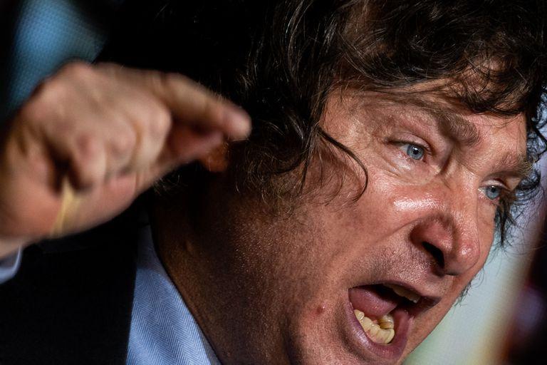 LANACION's tweet image. La furiosa réplica de Javier Milei al asado familiar de Axel Kicillof bit.ly/3zfxRLw