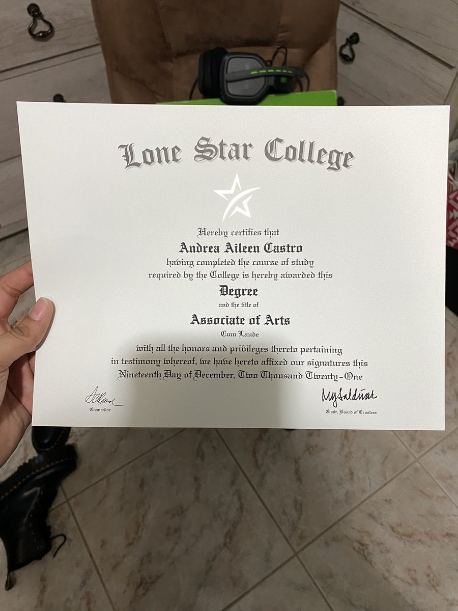 yumdreaa's tweet photo. didn’t think i’d make it this far or cry when i opened it up, but i’m so proud of myself. even if it’s just my associates https://t.co/OqQgmTBTTs
