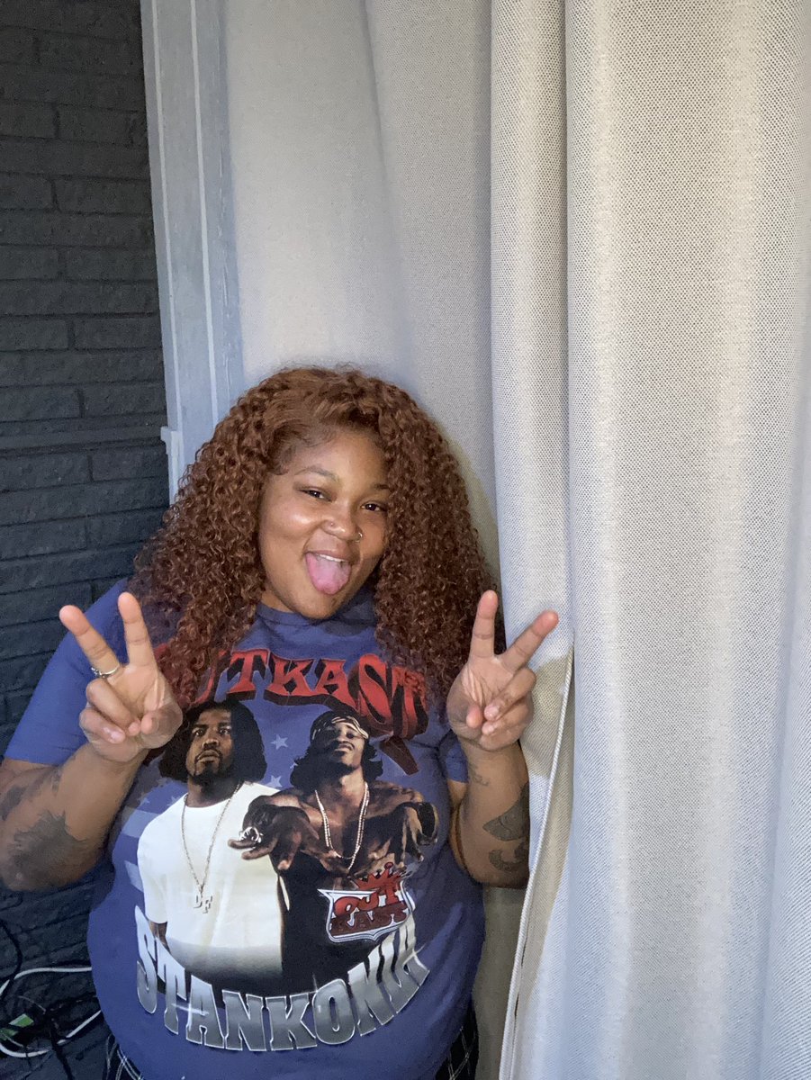 imglowinbihhh's tweet photo. it’s my birthday bitchhhh #newyearsbaby #capshit https://t.co/Xwm1o4uQBt