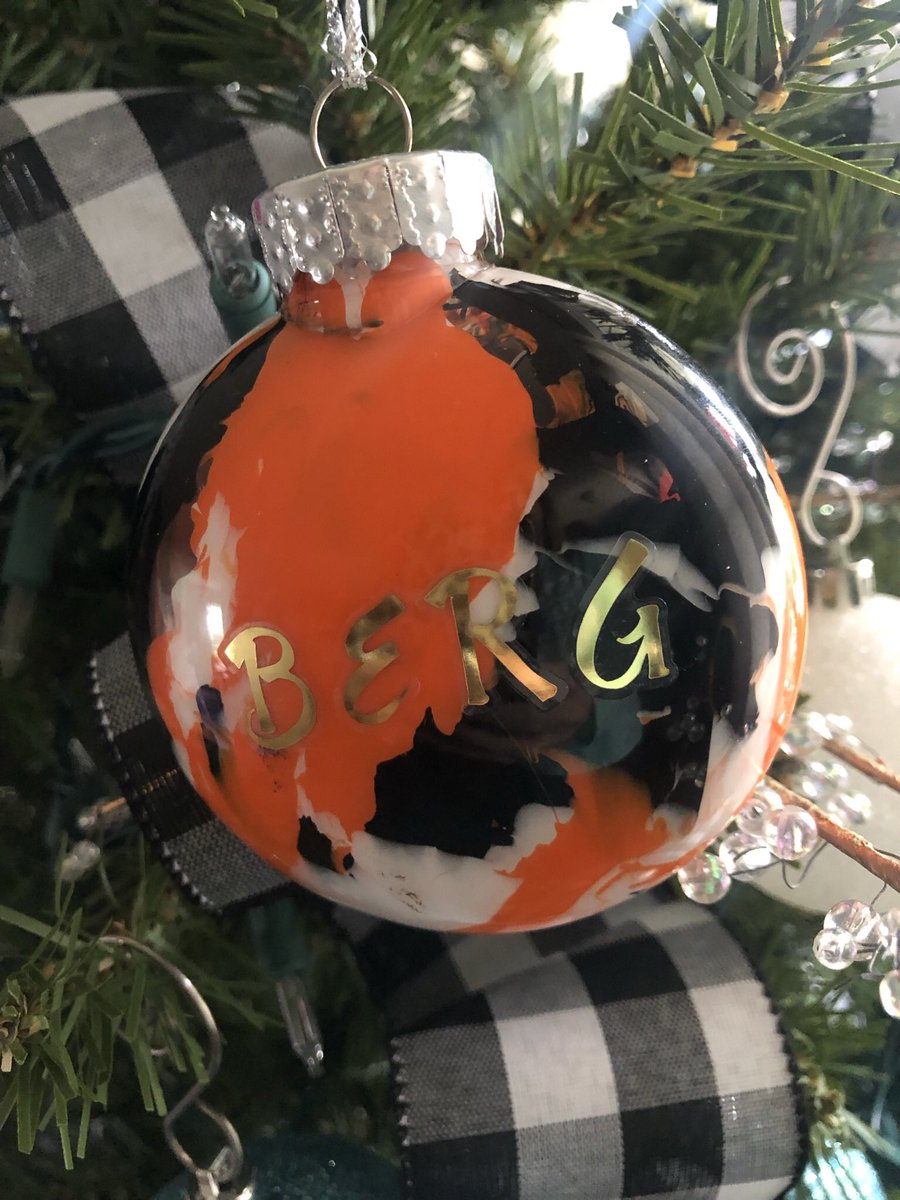 KelseyCrumley's tweet photo. Happy 2022! I just realized this is the year I graduate from high school and then start a new chapter in college. Many emotions going on…..excited &amp; scared but ready to face my future and take it head on! 💜🤍🏐➡️🧡🖤🏐 @BergVolleyball https://t.co/iFM7AhLr07