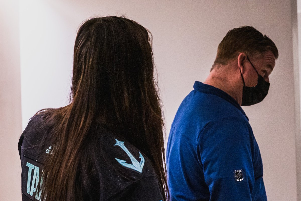 Canucks's tweet photo. Nadia, your kindness, compassion and the lengths you went to help another person is admirable. 

We already know you will make a great doctor upon your completion of medical school. https://t.co/D787L2730R
