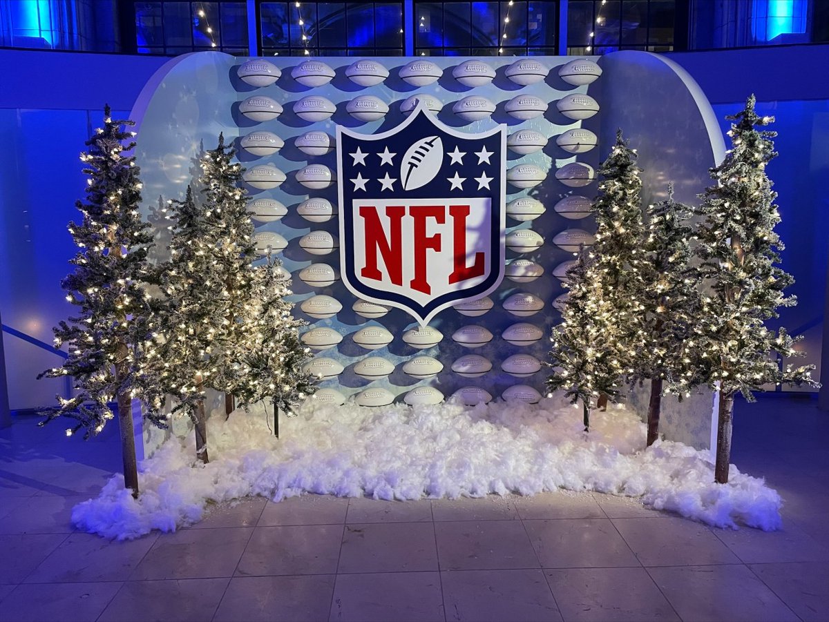 BFloralnyc's tweet image. Who else is excited to kick off 2022?! We cannot wait to work with clients old and new, creating more magical moments ✨#bfloralnyc #brandedevents #newyear #2022