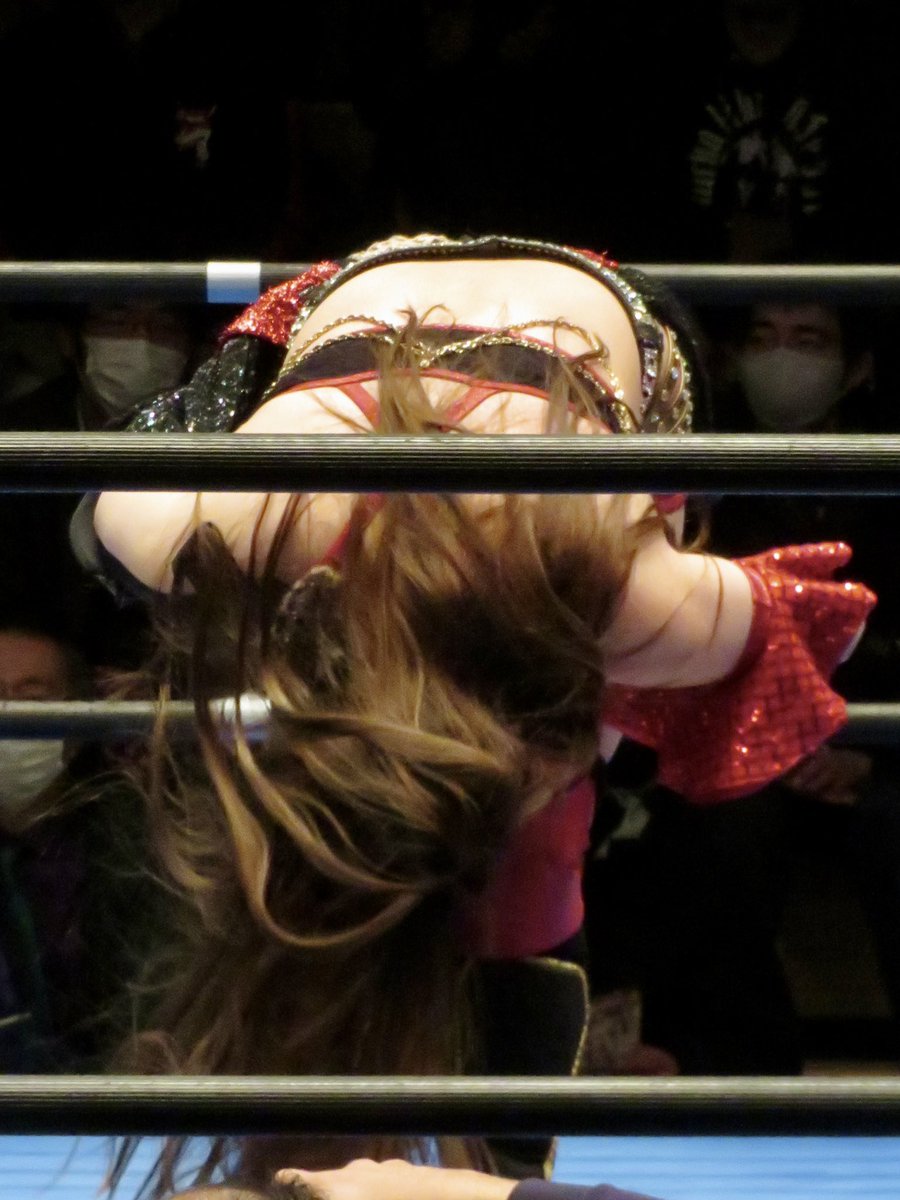 tatata_19's tweet photo. 2021.12.31アイスリボン後楽園ホール大会 RIBBONMANIA2021
青野未来選手(3)試合後
エンディング後には藤本つかさ選手とも握手🤝
#青野未来
#iceribbon #はっぴぃかめら
#AWGbeginning
#アクトレスガールズ https://t.co/2tHLawqj2O