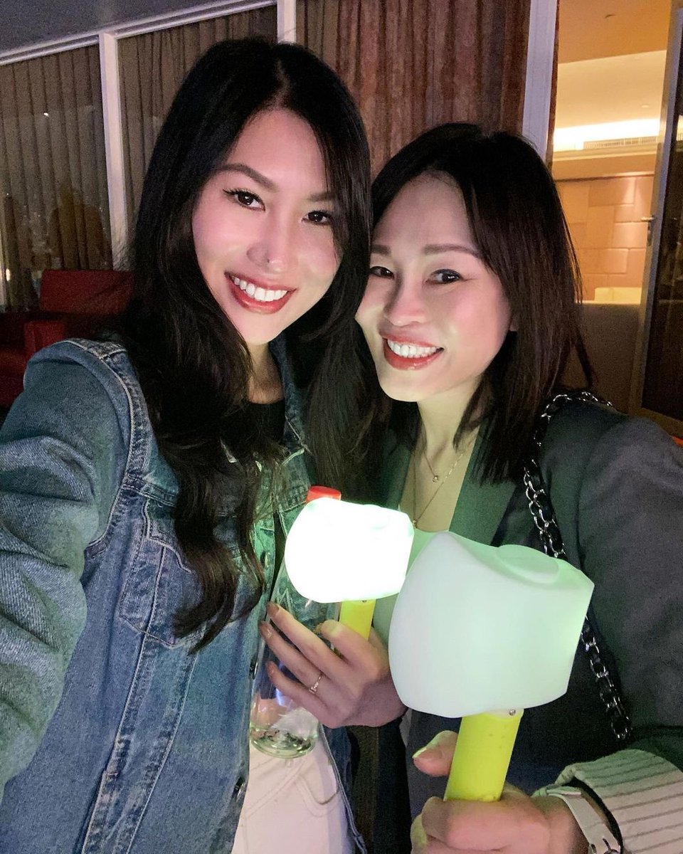 A seafood party with friends on the first day of the New Year. #wine #seafood #happy new year