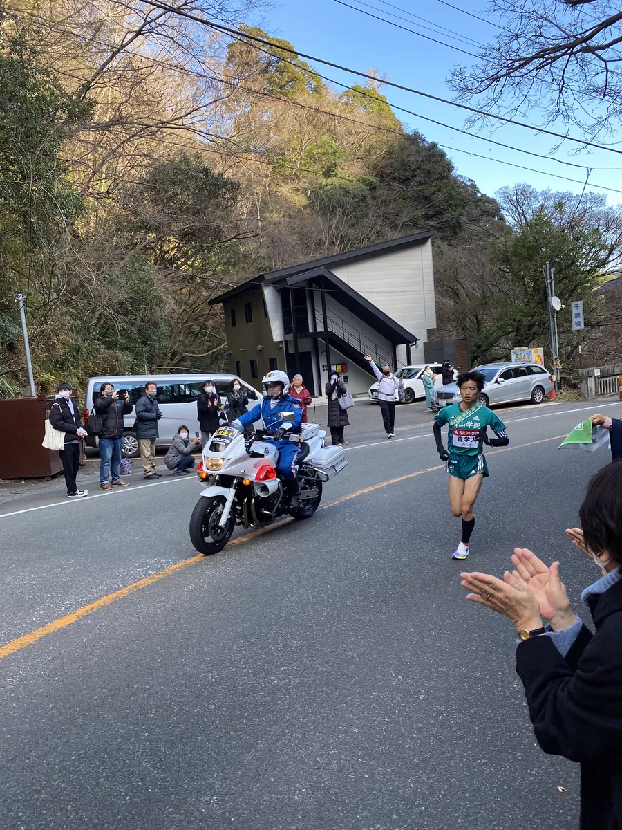 蓮舫議員、箱根駅伝を沿道で応援している写真をアップしてしまうｗｗｗ