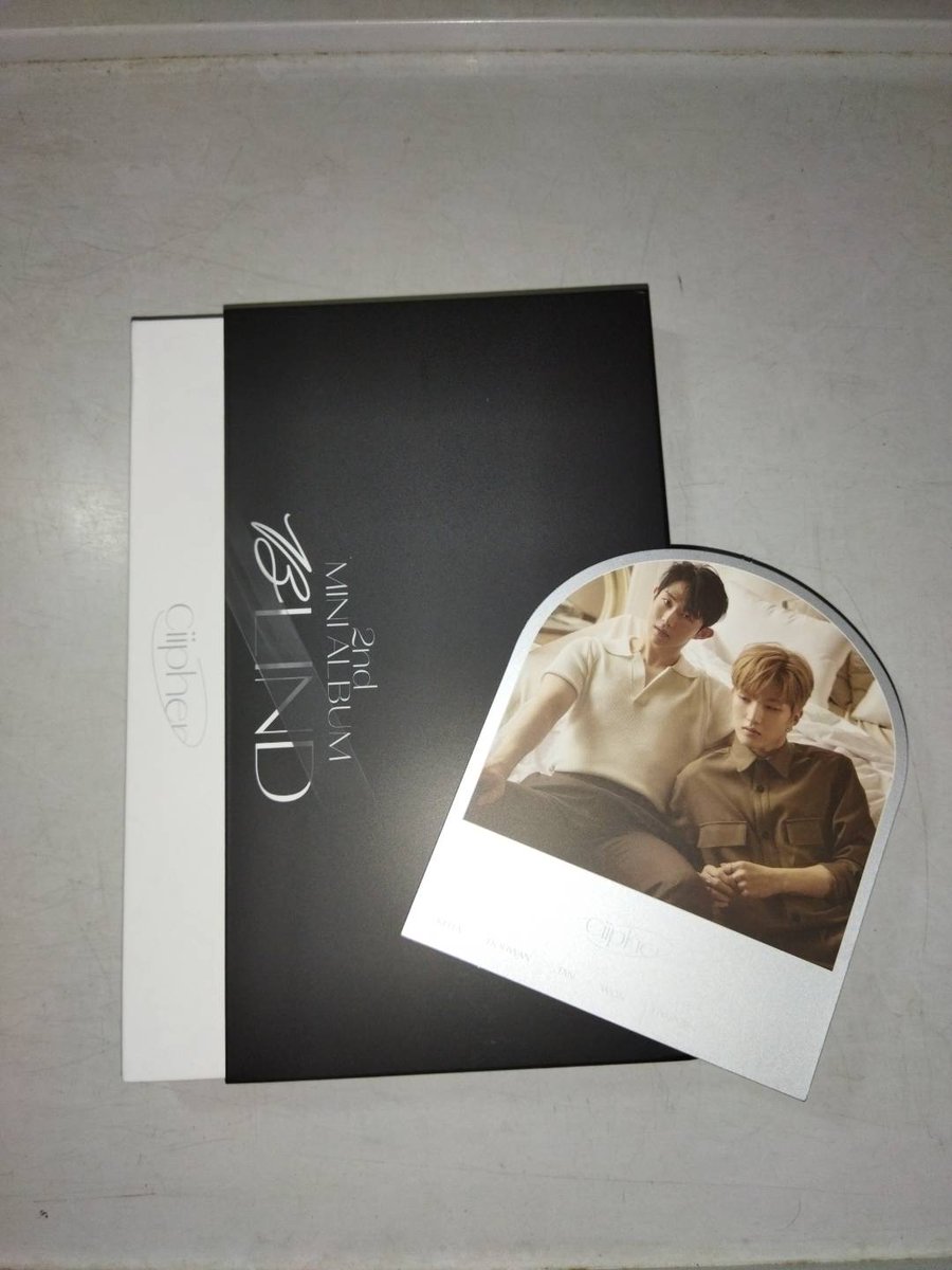 junwonkyusellz's tweet photo. WTS 
Ciipher 2nd Mini Album Unsealed (+ postcard) -RM18
Unsealed Album With Full Inclusions -RM60
Photocard Only- RM10/ea
Hwi Pull Card - RM 8
📦RM 6 wm/em
#pasarciipher @pasarciipher https://t.co/Cph6iyG2wq
