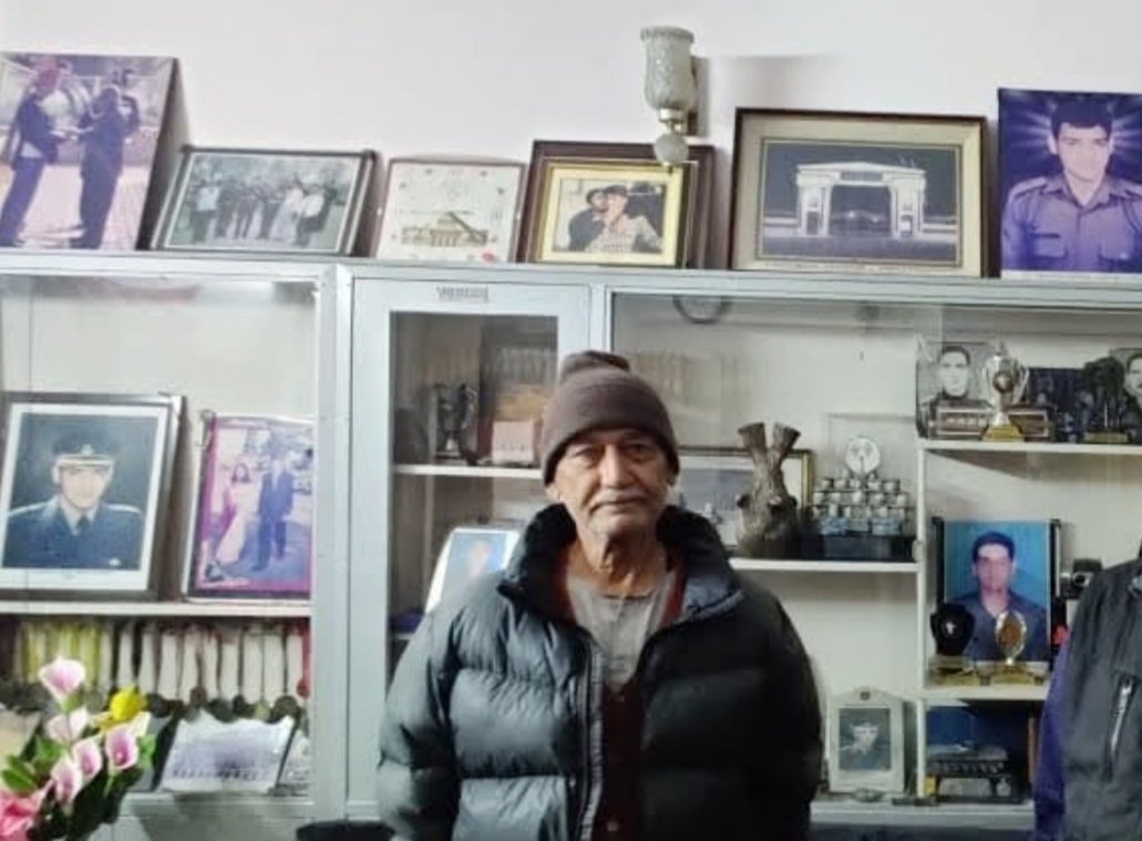 #SuperHero 
Parents were happily finalizing wedding menu..

Only son, known to give away shirt on his back to poor man, raced ahead &amp; eliminated terrorists attacking people in Jammu Railway Station

Today 2004, Lt Triveni Singh AC saved hundreds

BALIDANAM VEERA LAKSHANAM 🙏🇮🇳