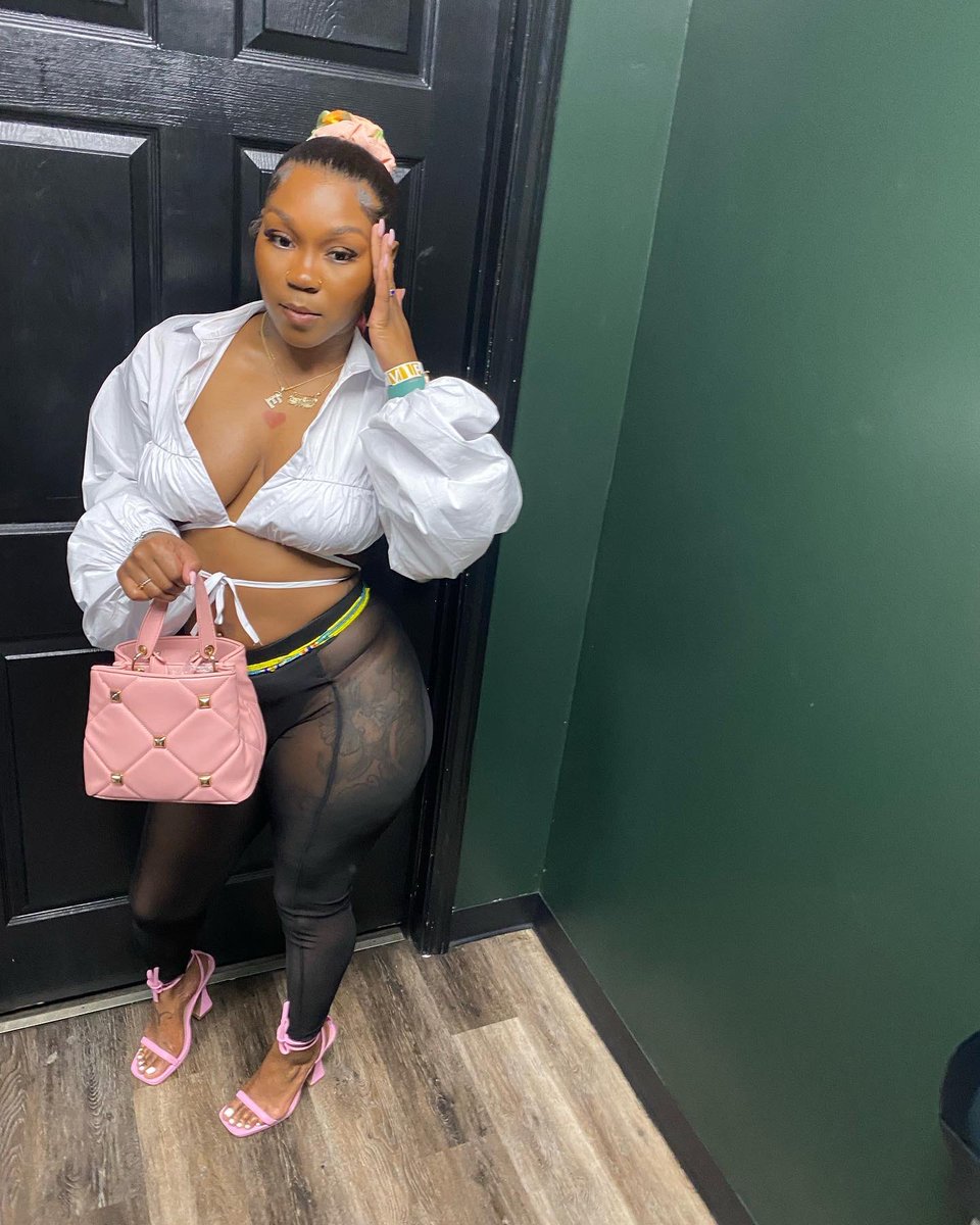 Carshaylove's tweet photo. Happy New Year 🎆🥳 https://t.co/uuE04saYfV