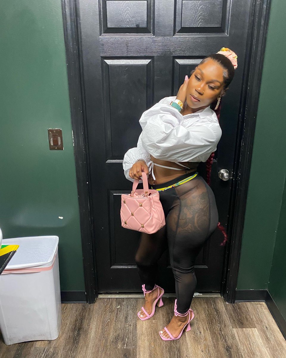 Carshaylove's tweet photo. Happy New Year 🎆🥳 https://t.co/uuE04saYfV