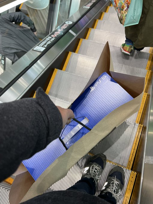 Ps5 ヨドバシ梅田 Ps5大量入荷 山積み との情報も 緊急入荷で在庫まだある模様 ヨドバシ梅田ありがとう まとめダネ