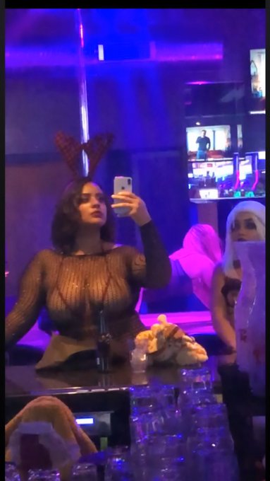 Happy New Years 🎊😋 #2022NewYear   https://t.co/o0CA7LRqlg https://t.co/q0xz4DxxlJ<a href="/tag/2022newyear"class="tags">#2022NewYear</a>