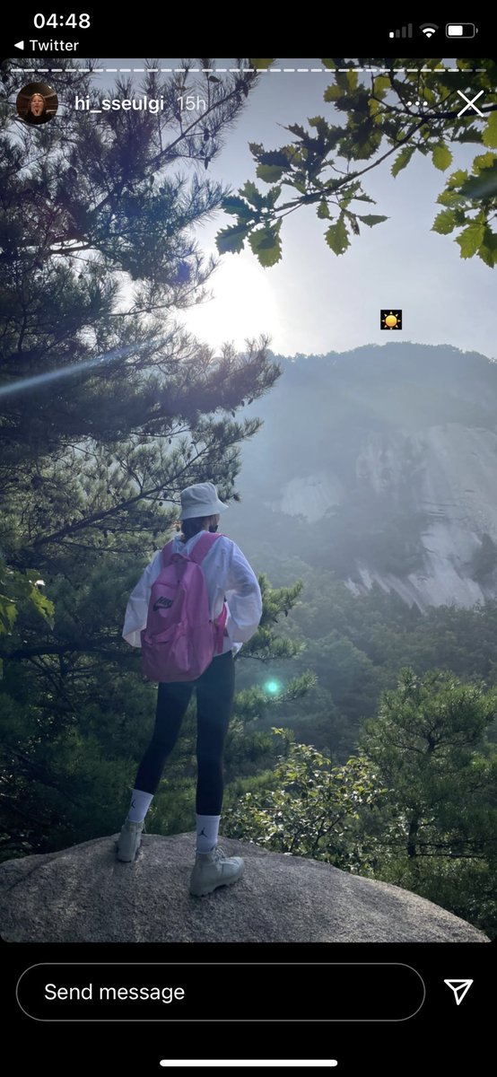 dc7mmm4's tweet photo. What if Seulgi was hiking with Moonbyul 👀 https://t.co/vhnNRPtLEq