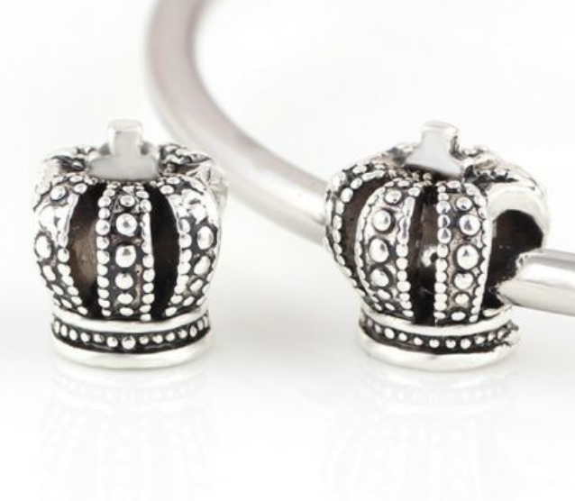 ruby_redsky's tweet photo. crown charm #charm #charmbead https://t.co/6p2K4X1QPQ #earcuff