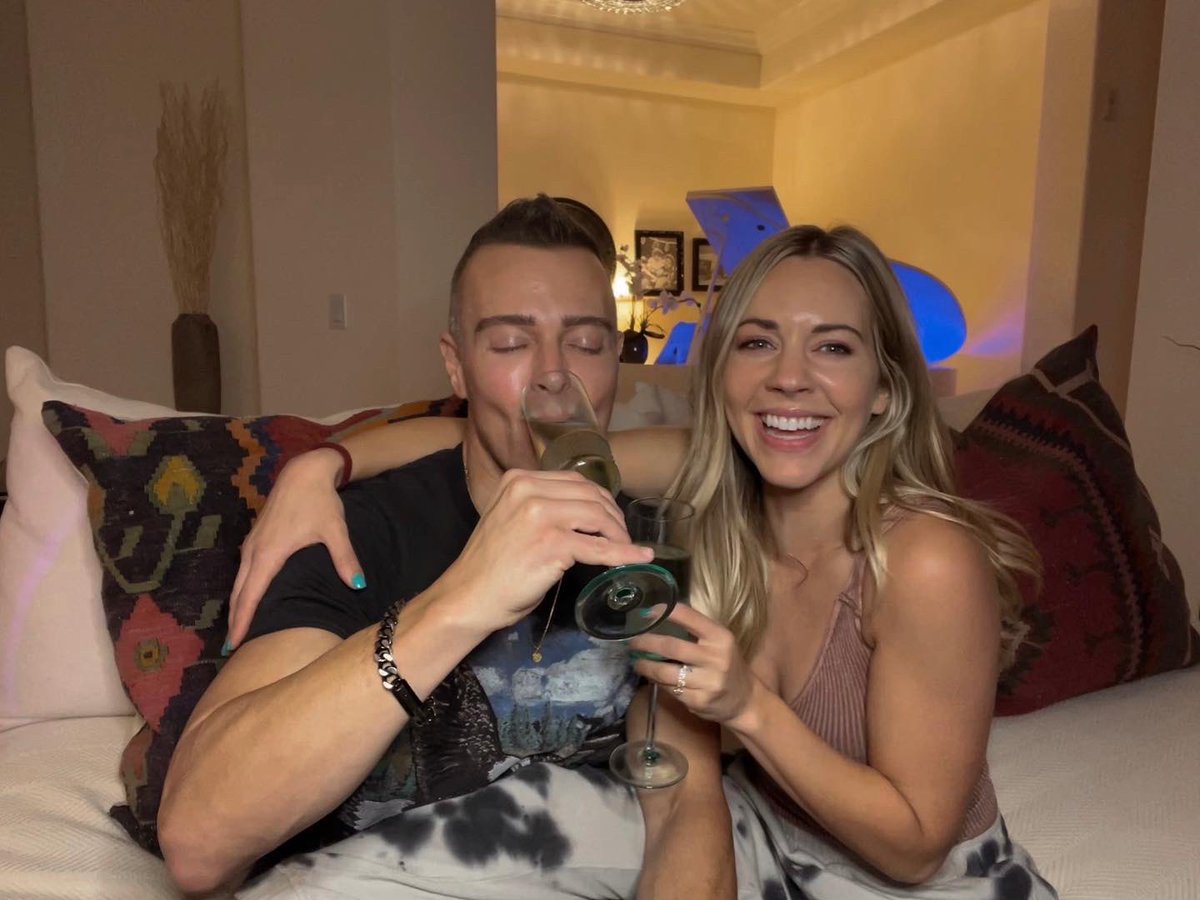 Joey Lawrence (@joeylawrence) on Twitter photo 🥂HAPPY NEW YEAR ANGELS!! 🎉 #2022NewYear 🥂HAPPY NEW YEAR ANGELS!! 🎉 #2022NewYear