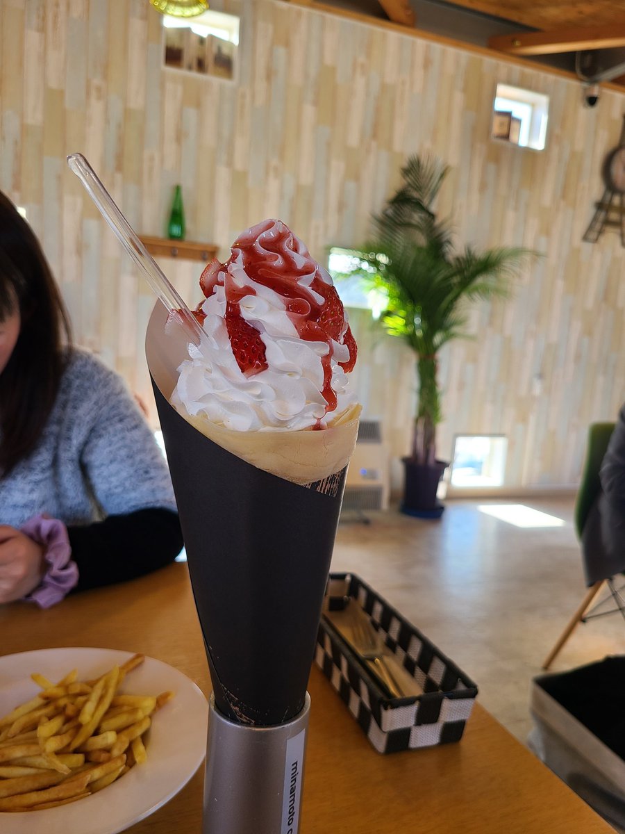 aru6295's tweet photo. 2022スイーツ初め🍦

午前中から実家に行く予定が午後からにして欲しいと突然の予定変更のため寄り道。

前回は6倍だったけど、今日は控えめに5倍で。

まぁ、ペロリですわw

ご馳走様でした🍦

#MINAMOTOCAFE https://t.co/62W6dLo75P