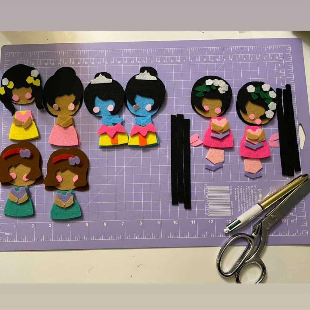 BhaktiKids's tweet photo. #fingerpuppets I used regular crafting felt to create these finger puppets of #krishna #radha #gopas #gopis and I even made a little #narada
For more of my sewing 🧵 and makes please follow Abhidheya sews on facebook. https://t.co/RXquK5z1hm