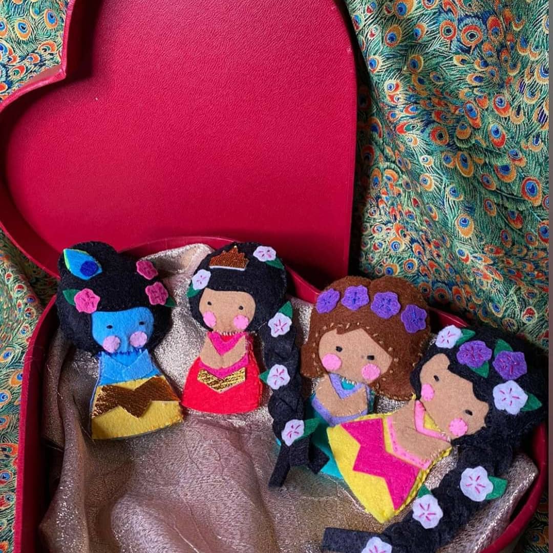 BhaktiKids's tweet photo. #fingerpuppets I used regular crafting felt to create these finger puppets of #krishna #radha #gopas #gopis and I even made a little #narada
For more of my sewing 🧵 and makes please follow Abhidheya sews on facebook. https://t.co/RXquK5z1hm
