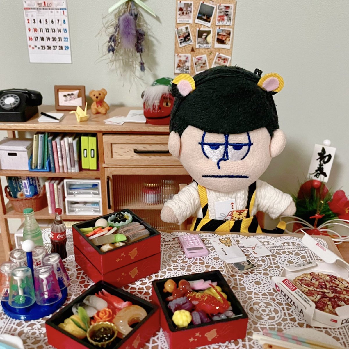 nuinyannyan's tweet photo. お年玉に浮かれるいちまっちゃん🐯
😷「ｱｹｵﾒ〜☀️」
今年もよろしくお願い致します🎍✨ https://t.co/lan4mIGcmI