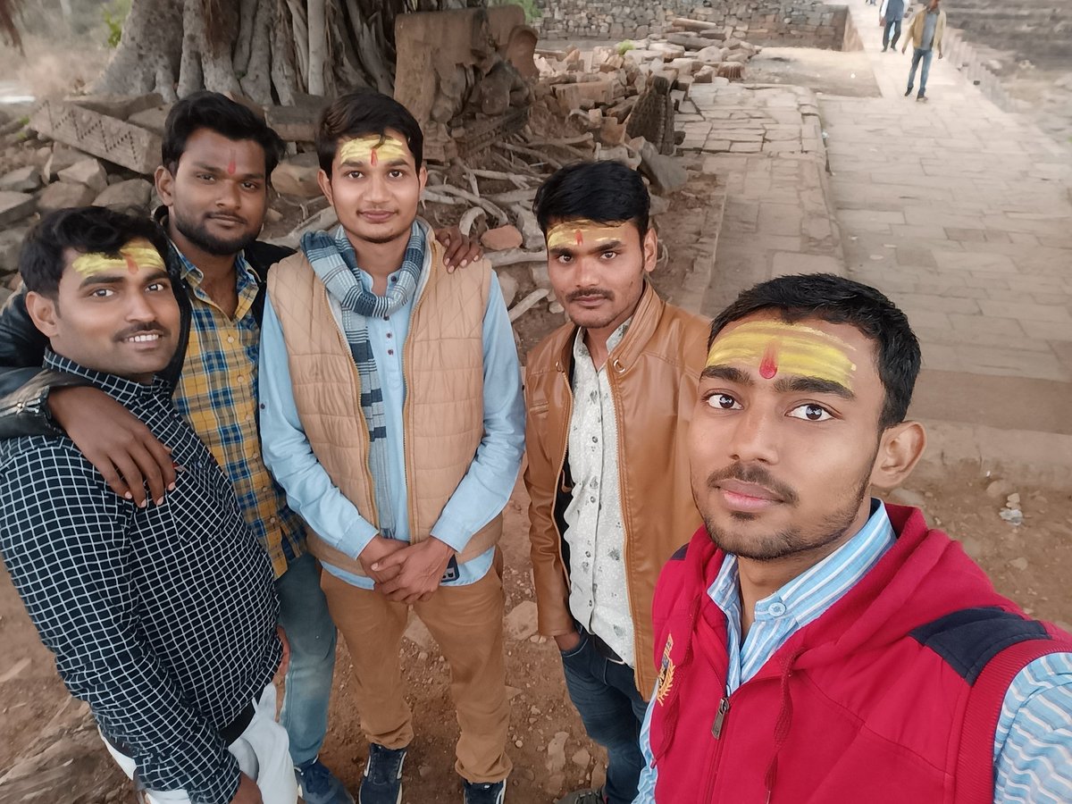 जिसने अदा सीख ली गम में मुस्कुराने की,
उसे क्या मिटाएगी साजिशें ज़माने की!
#जय_श्री_श्याम_सरकार🙏🚩