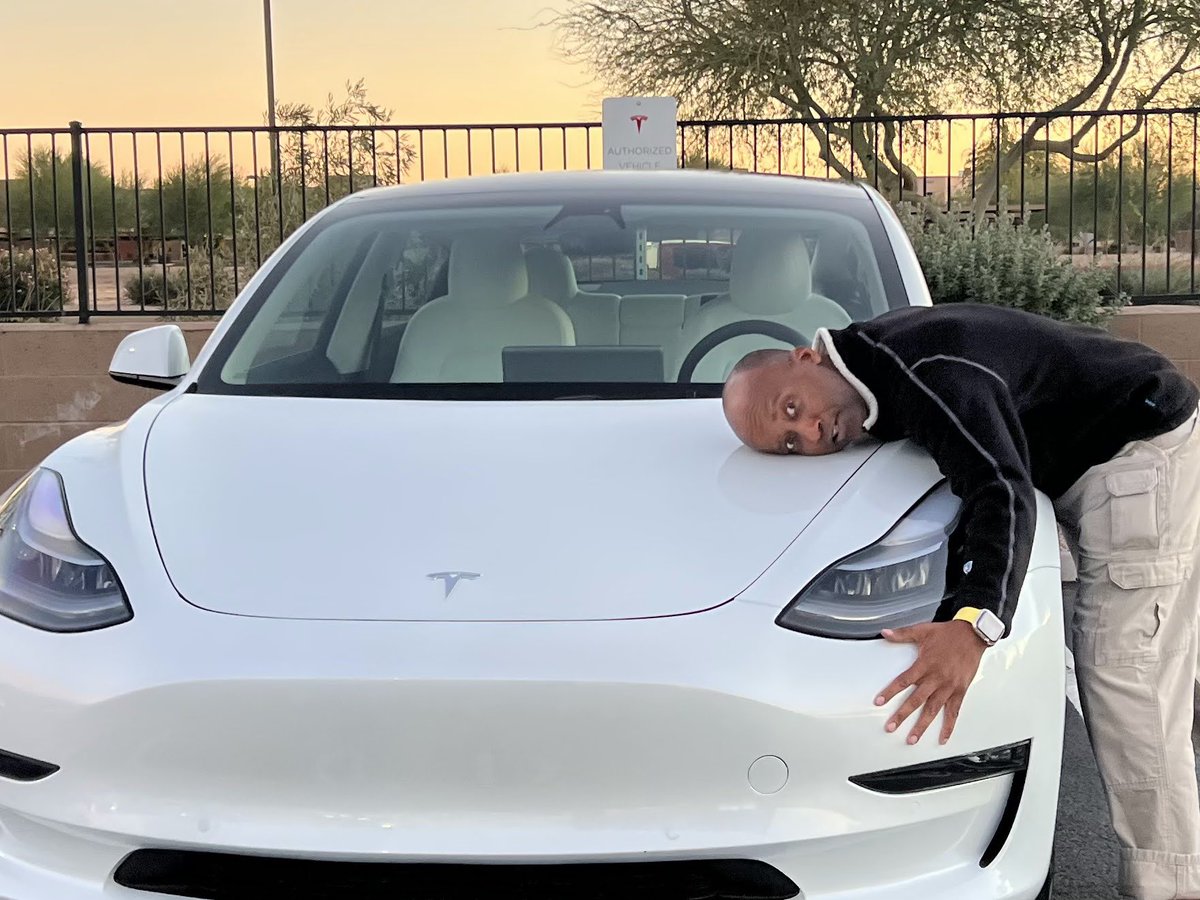 aSimpleChat's tweet photo. 1/4:  I see what you did @tesla and @elonmusk ! Thank you for ending 2021 by getting my Becky to me days earlier than scheduled, really standing behind the trade-in value of my previous Model 3, and making some nice build quality improvements. No reason to have ICEs anymore. https://t.co/JKuW5YCZbG