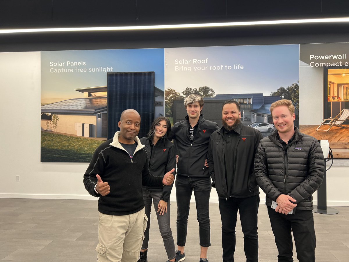 aSimpleChat's tweet photo. 1/4:  I see what you did @tesla and @elonmusk ! Thank you for ending 2021 by getting my Becky to me days earlier than scheduled, really standing behind the trade-in value of my previous Model 3, and making some nice build quality improvements. No reason to have ICEs anymore. https://t.co/JKuW5YCZbG