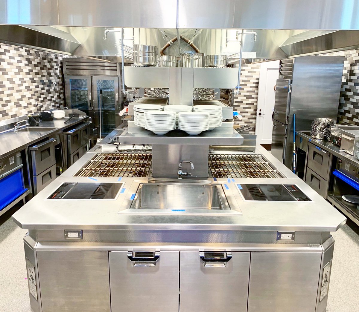 HestanTeam's tweet photo. Just flexing some muscles 💪💪💪 #HestanKitchen #cookingsuite https://t.co/OsNfwE5PeU