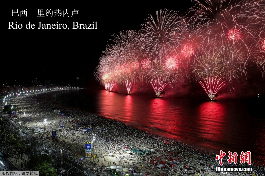 Echinanews's tweet photo. Fireworks were displayed across the world to celebrate the New Year https://t.co/w6WGHcdv1s