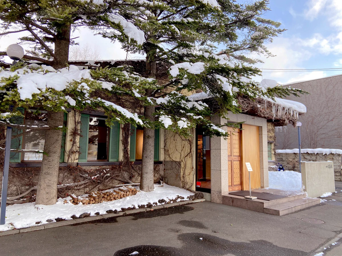 札幌にある六花亭の図書館！「六花文庫」がとっても素敵！