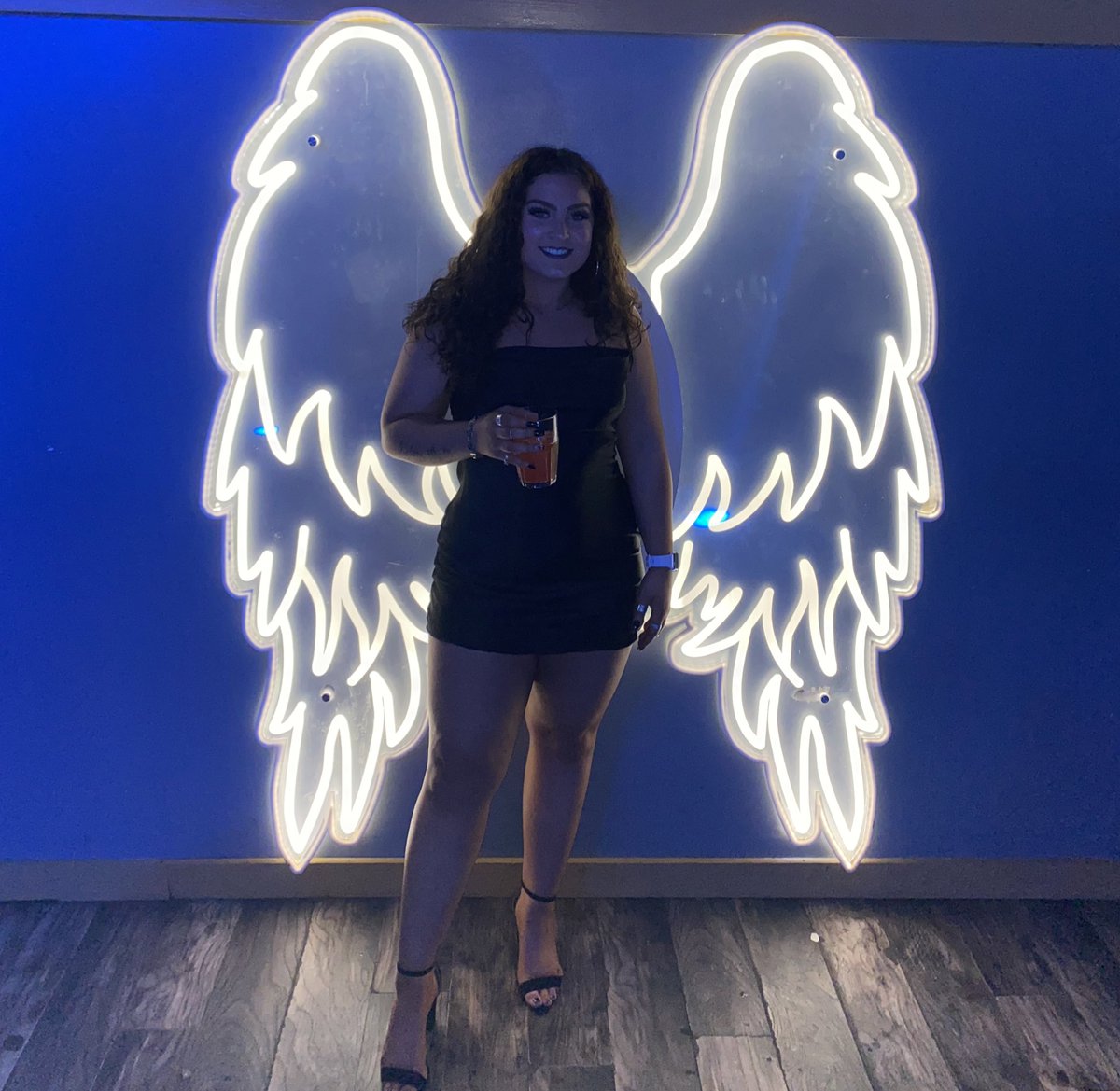 ashcoleman20's tweet photo. your favorite lady in black 🖤 https://t.co/4cGTY2cUbf