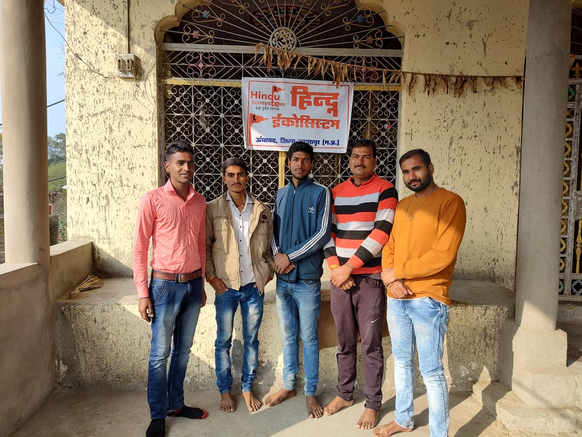 DevrajDhangar01's tweet photo. #HinduEcosystem  महा के पहले रविवार को श्रम दान करते हुवे श्री राम मंदिर ऊंचावद जिला शाजापुर(म. प्र.)
#मन्दिर_स्वच्छता_सेवा_अभियान
@KapilMishra_IND 
@HinduEcosystem_ 
@Harisingh56 https://t.co/Va1ouWcX7p
