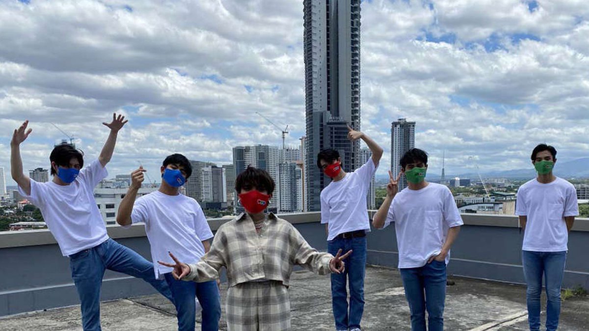 calmB4theBGYO's tweet photo. Got this idea somewhere. Syempre ginaya ko haha

HAPPY NEW YEAR and THANK YOU! @KeikoSoundsLike @lizasoberano @KZofficial @BonifacioAc 

#FeelGoodPilipinas
#Runnin #WhileWeAreYoung 
#TheBaddest 
#OneDreamConcert
#BGYO
@bgyo_ph 

❤️❤️❤️ https://t.co/3SzhqzqK6Q
