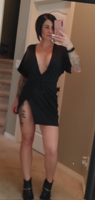 Happy new year everyone 💋❤️ https://t.co/rxECfoaO8v