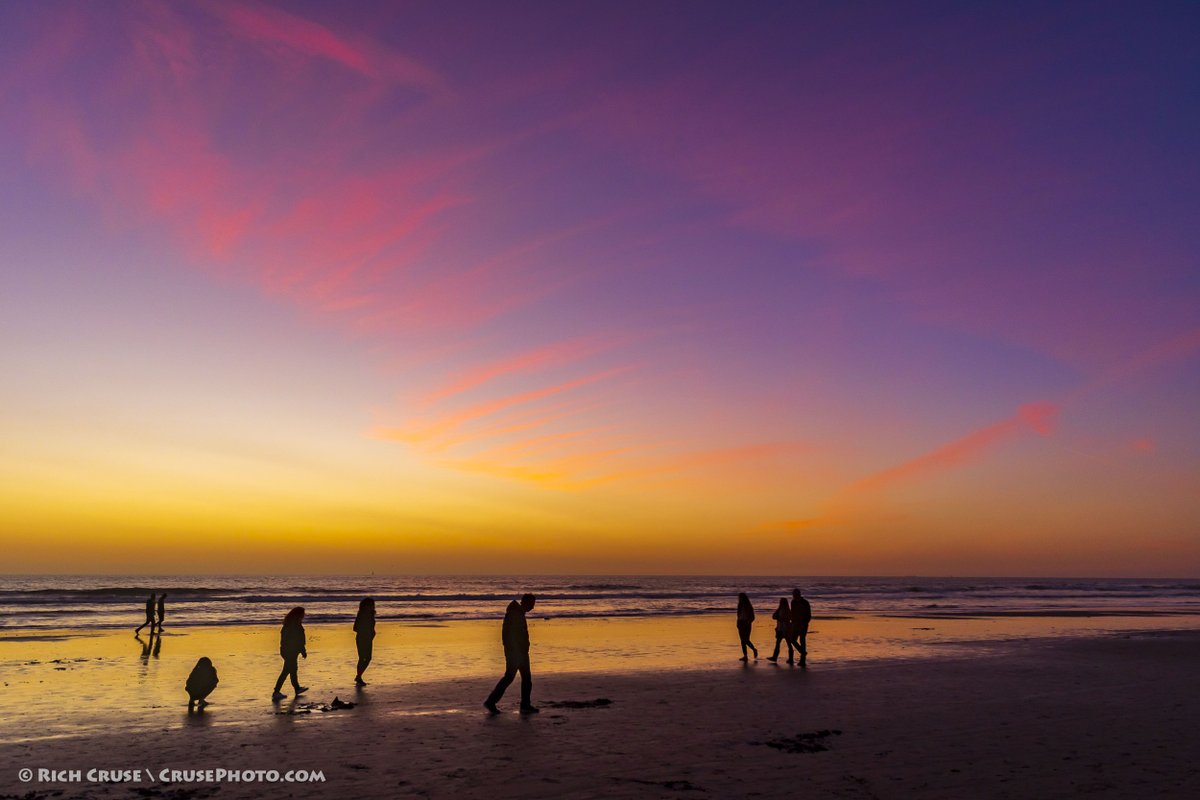 CrusePhoto's tweet image. #FirstSunset of 2022 in #Oceanside! @VisitOceanside @visitsandiego @VisitCA #StormHour #ThePhotoHour #CAwx #SanDiegoWX #VisitSD @NikonUSA #HappyNewYear
