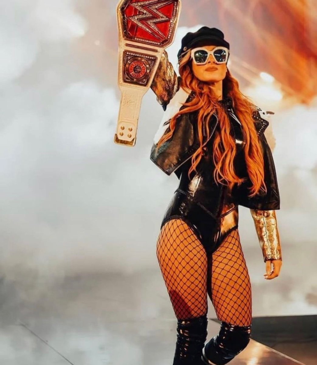 BeckyLynchWWE's tweet photo. I’m a stunner too, God love me. https://t.co/g448QhjJQS