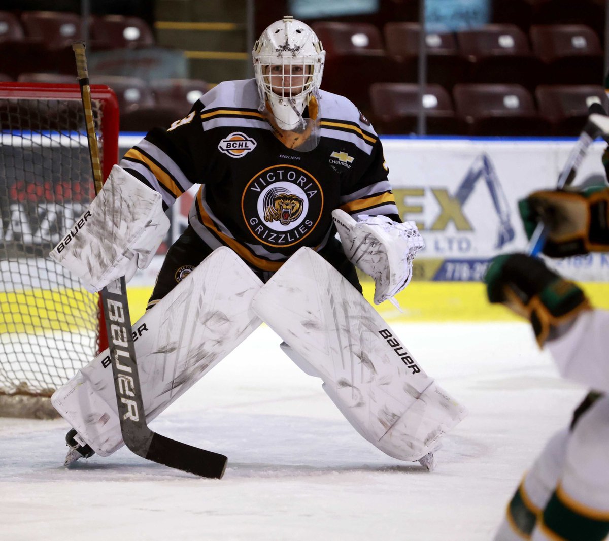 Media Time out of the third period and the Victoria Grizzlies lead the Powell River Kings 4-1. Shots are 30-28 🐻