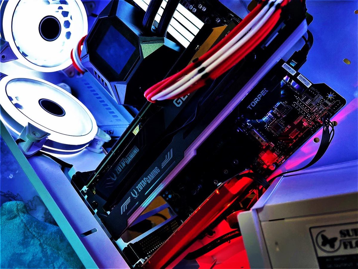 _cherusan_'s tweet photo. マザー MSI Z590
CPU     i7 11700k
GPU     ZOTAC RTX3060
ﾒﾓﾘｰ      T-FORCE   64GB
電源      SUPER FLOWER 1000w
ｸｰﾗｰ      MSI K240
SSD      500GB
HDD     1T
ｹｰｽ         白鷺城
Sound Blaster Z

#お前らのpcデスク周り晒していけ 
#お前らのPCデスク周り晒してけ https://t.co/kWZ8lvg4vl