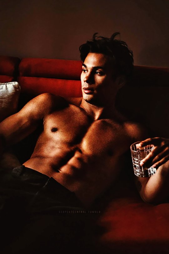 TwizzlerSnake's tweet photo. #SeductiveSunday https://t.co/24wamh1yQ1