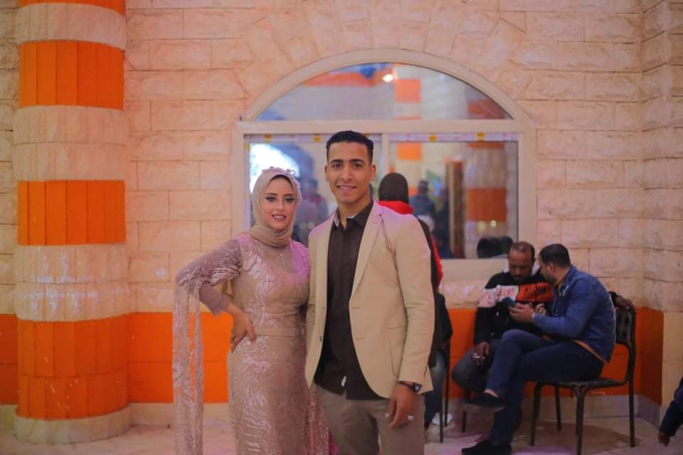 فاشكر ربنا اني ليقتك واني لحظي جنايني ورودك وان النعمه اللي كتيره عليا وع قلبي وجودك💙💍👑